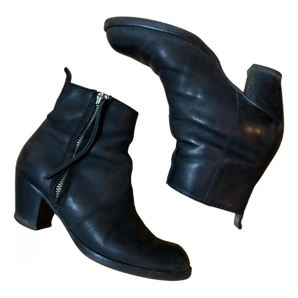 Acne Studios Pistol western style black leather ankle boots - Picture 1 of 5